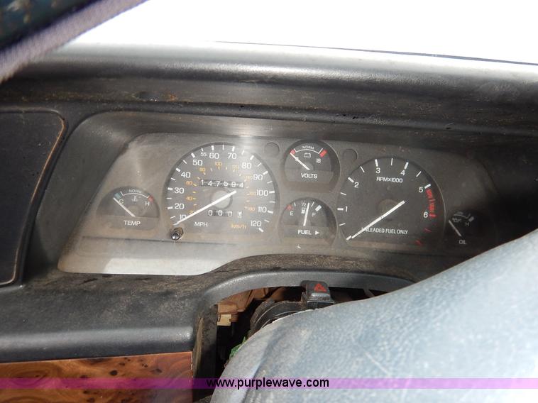 image for item J6436 1993 Ford Thunderbird LX