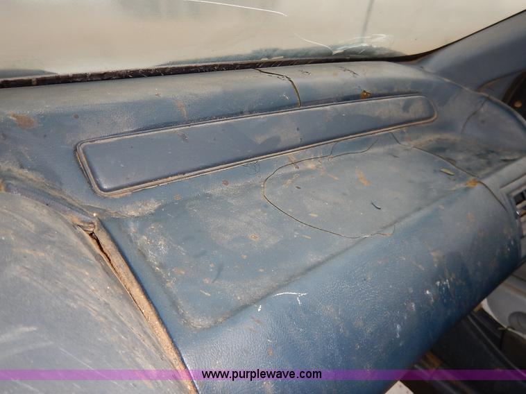 image for item J6436 1993 Ford Thunderbird LX