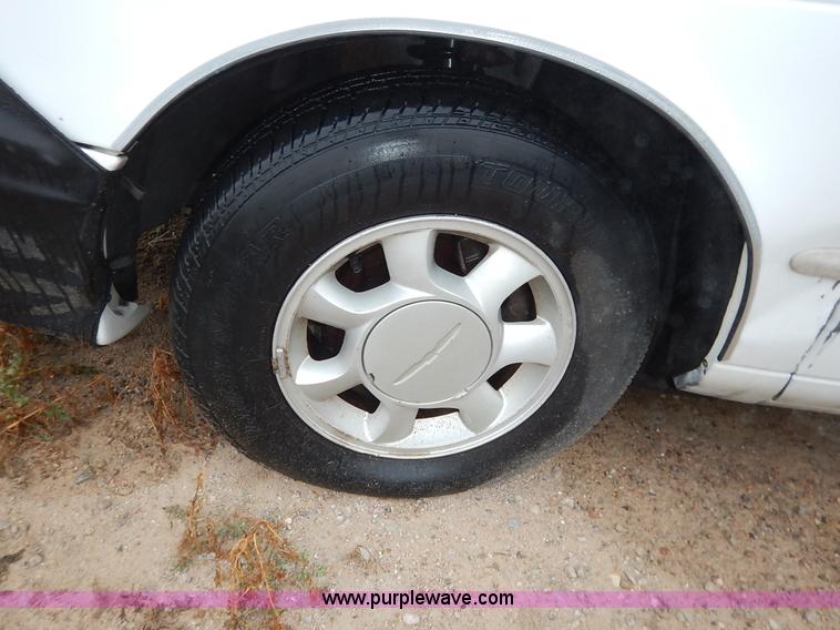 image for item J6436 1993 Ford Thunderbird LX