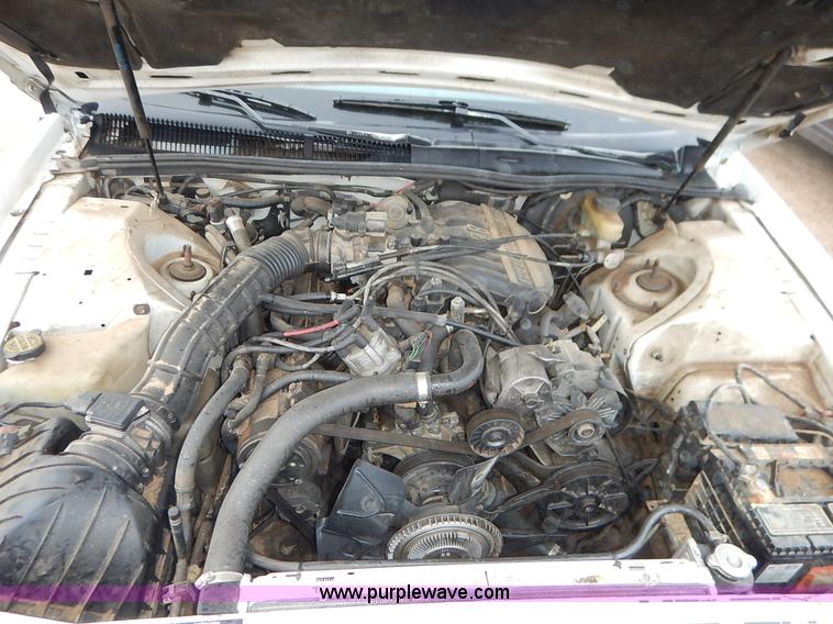 image for item J6436 1993 Ford Thunderbird LX