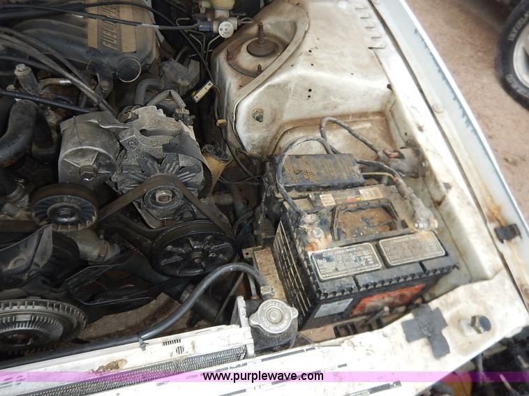 image for item J6436 1993 Ford Thunderbird LX