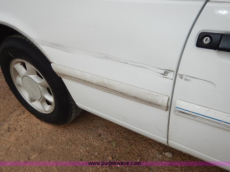 image for item J6436 1993 Ford Thunderbird LX