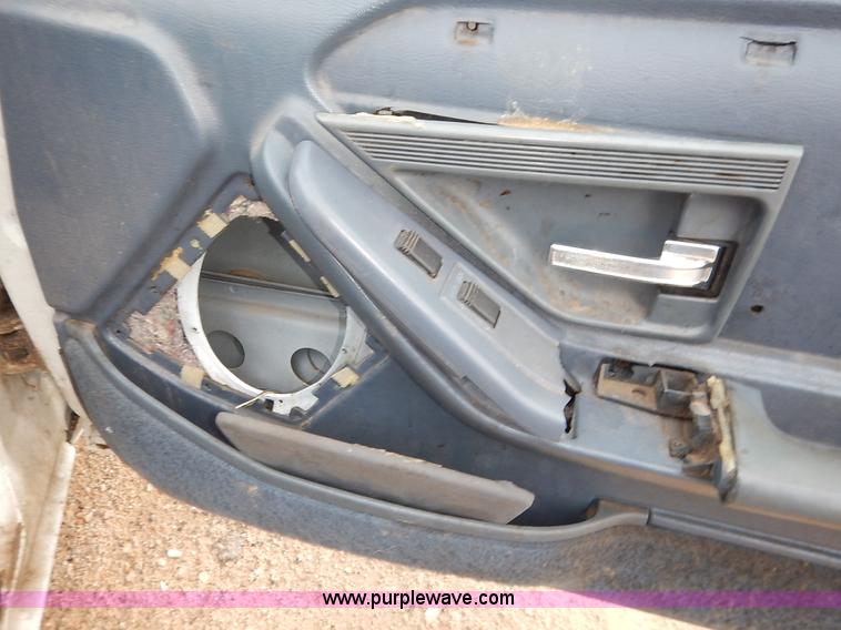 image for item J6436 1993 Ford Thunderbird LX