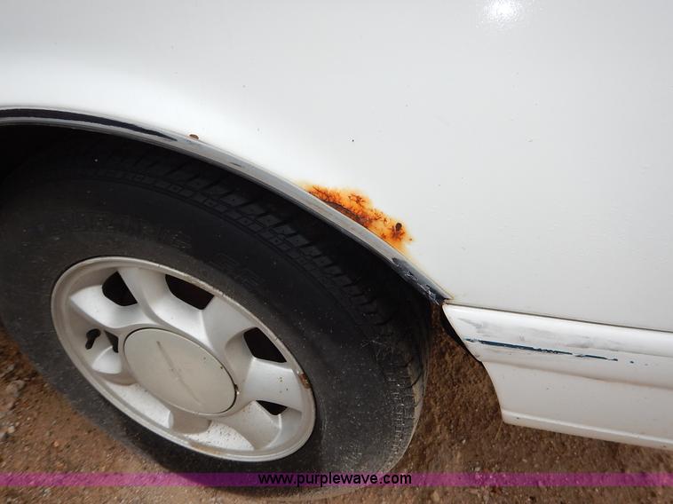 image for item J6436 1993 Ford Thunderbird LX