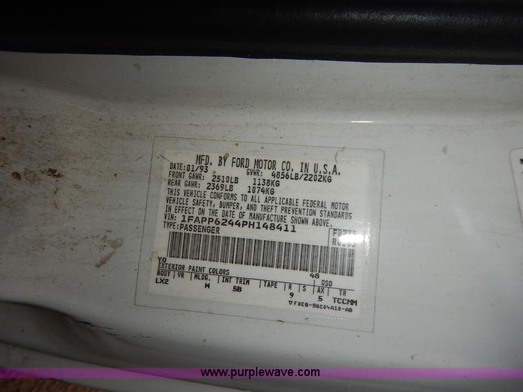 image for item J6436 1993 Ford Thunderbird LX