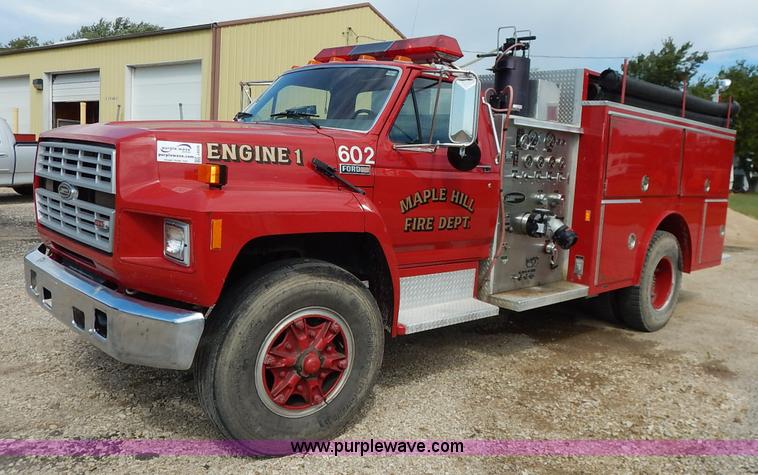 image for item J6439 1985 Ford F700 fire truck