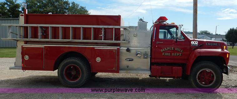 image for item J6439 1985 Ford F700 fire truck
