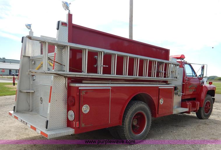 image for item J6439 1985 Ford F700 fire truck