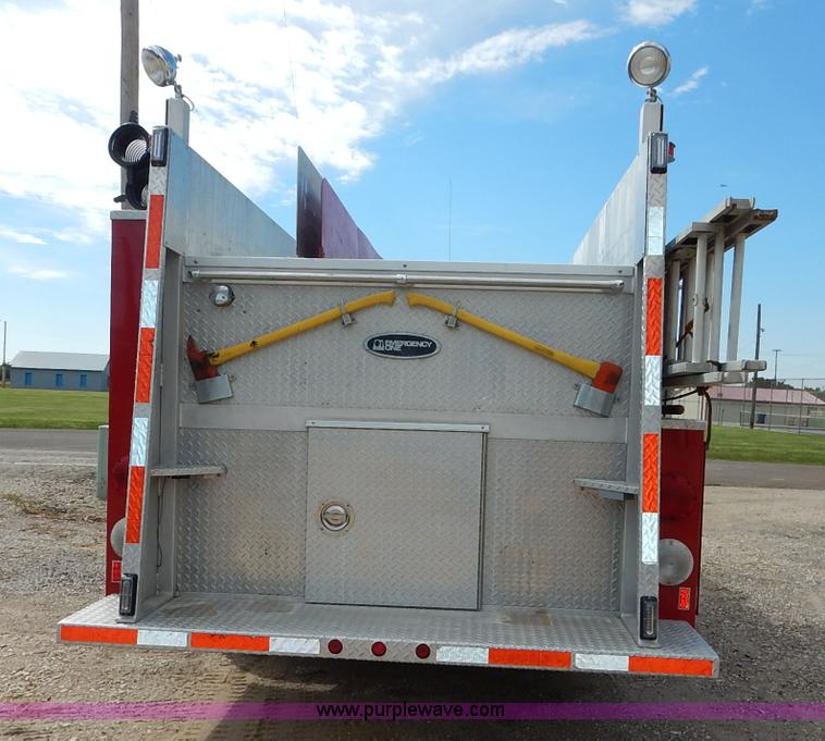 image for item J6439 1985 Ford F700 fire truck