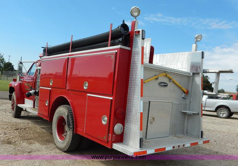 image for item J6439 1985 Ford F700 fire truck