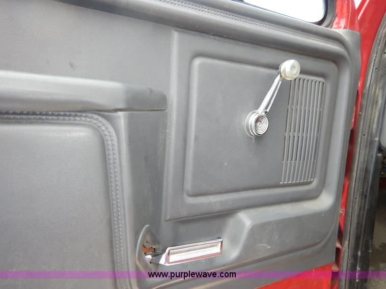 image for item J6439 1985 Ford F700 fire truck