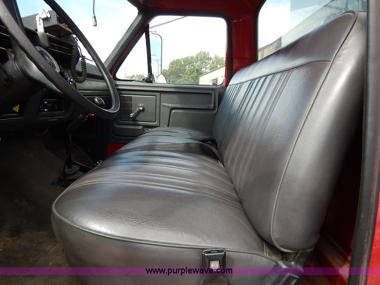 image for item J6439 1985 Ford F700 fire truck