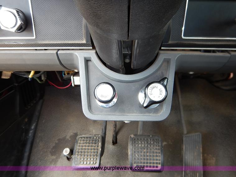 image for item J6439 1985 Ford F700 fire truck