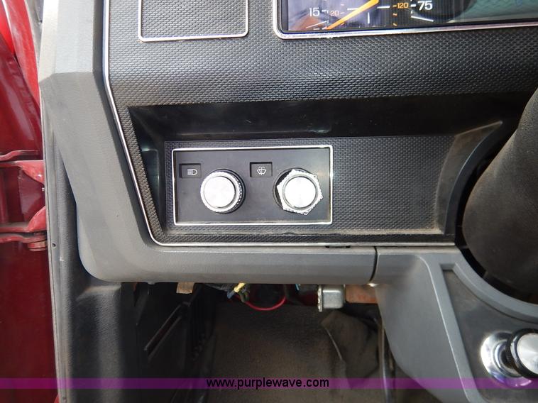 image for item J6439 1985 Ford F700 fire truck