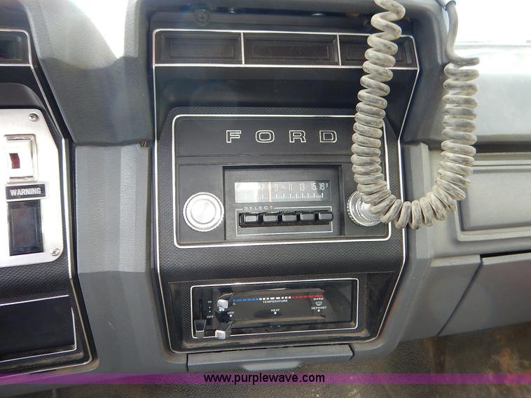 image for item J6439 1985 Ford F700 fire truck