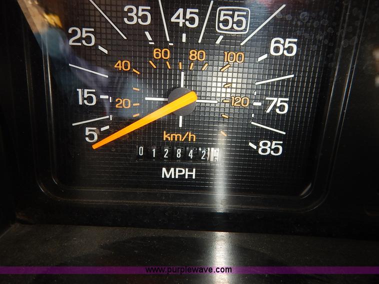 image for item J6439 1985 Ford F700 fire truck