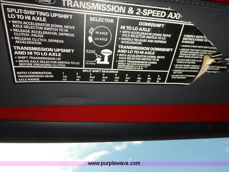 image for item J6439 1985 Ford F700 fire truck