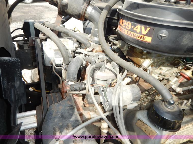 image for item J6439 1985 Ford F700 fire truck