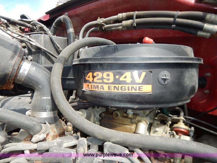 image for item J6439 1985 Ford F700 fire truck