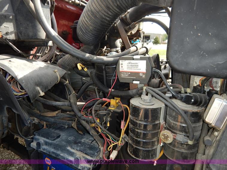 image for item J6439 1985 Ford F700 fire truck