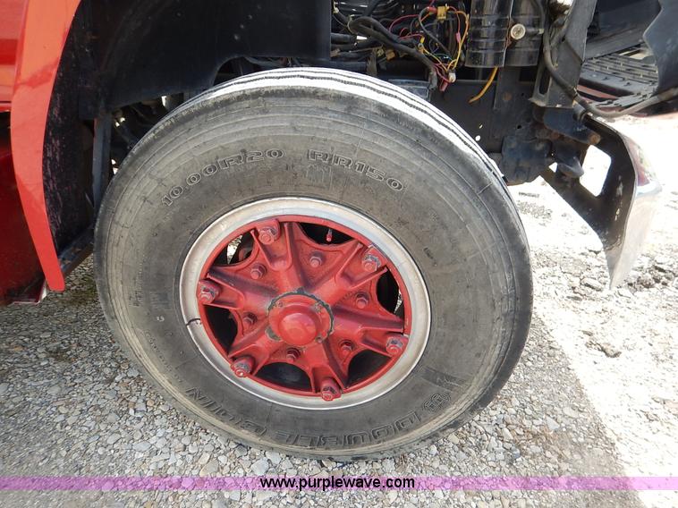 image for item J6439 1985 Ford F700 fire truck