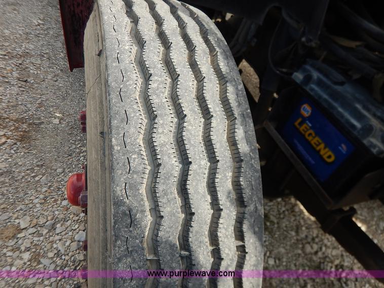 image for item J6439 1985 Ford F700 fire truck