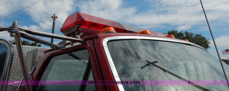 image for item J6439 1985 Ford F700 fire truck