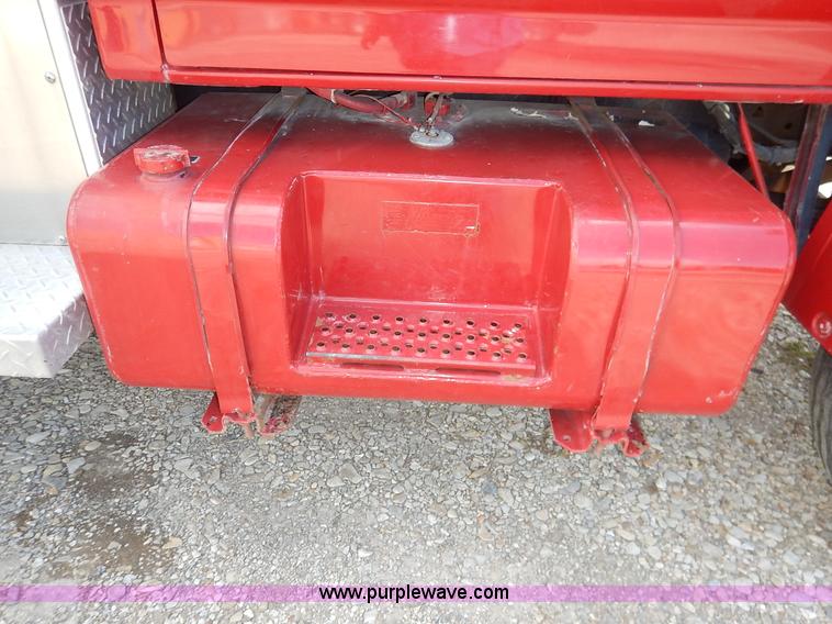 image for item J6439 1985 Ford F700 fire truck