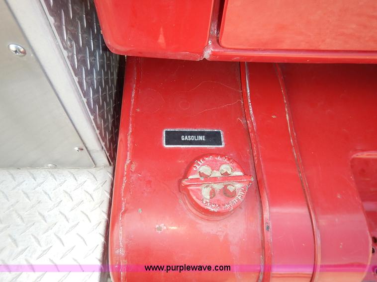 image for item J6439 1985 Ford F700 fire truck