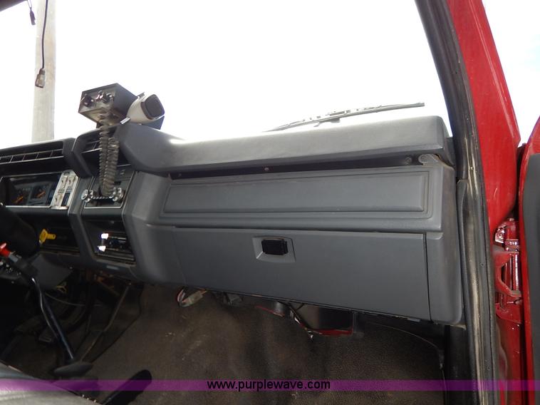 image for item J6439 1985 Ford F700 fire truck