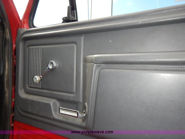 image for item J6439 1985 Ford F700 fire truck