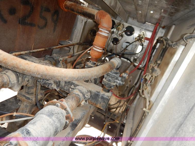 image for item J6439 1985 Ford F700 fire truck