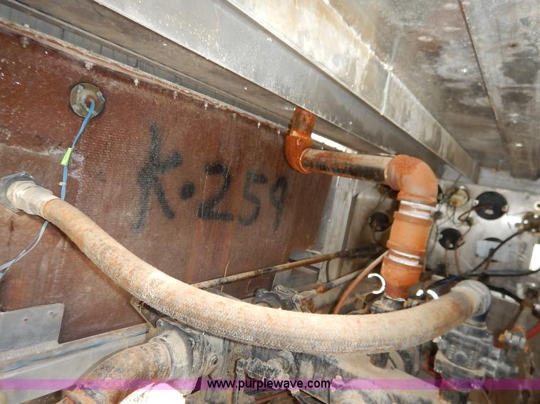 image for item J6439 1985 Ford F700 fire truck