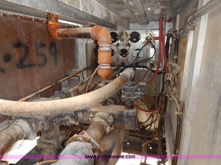 image for item J6439 1985 Ford F700 fire truck