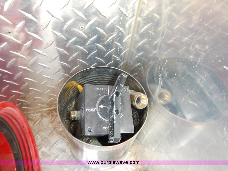 image for item J6439 1985 Ford F700 fire truck