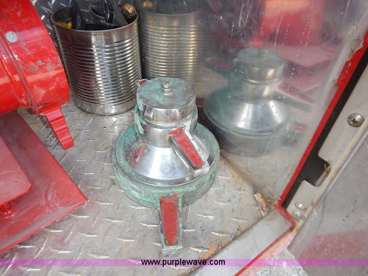 image for item J6439 1985 Ford F700 fire truck