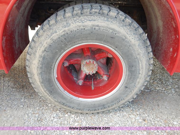 image for item J6439 1985 Ford F700 fire truck