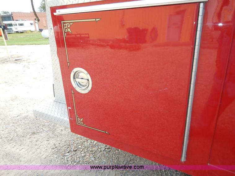 image for item J6439 1985 Ford F700 fire truck