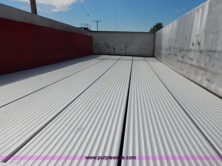 image for item J6439 1985 Ford F700 fire truck