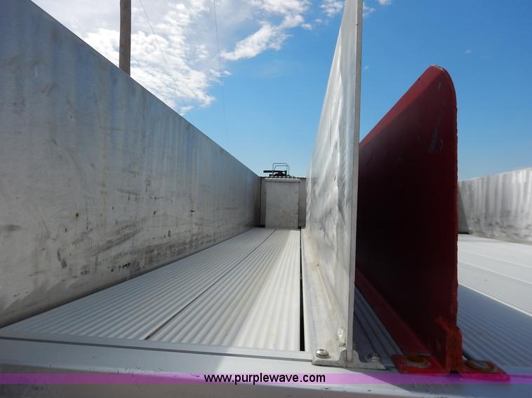 image for item J6439 1985 Ford F700 fire truck