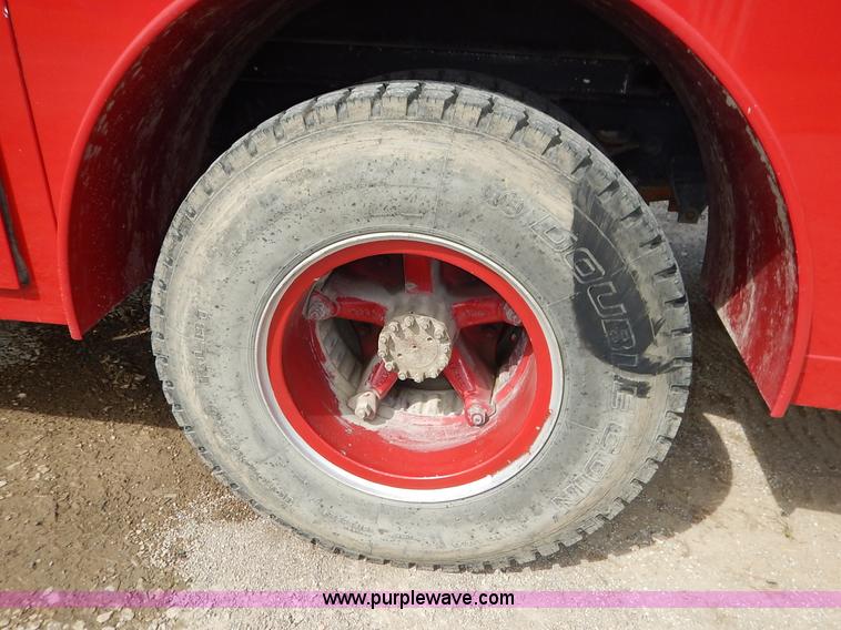 image for item J6439 1985 Ford F700 fire truck