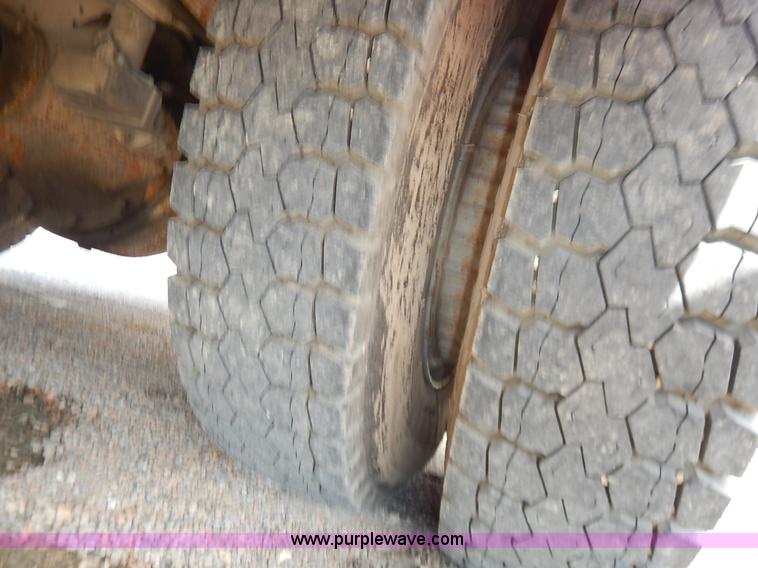 image for item J6439 1985 Ford F700 fire truck