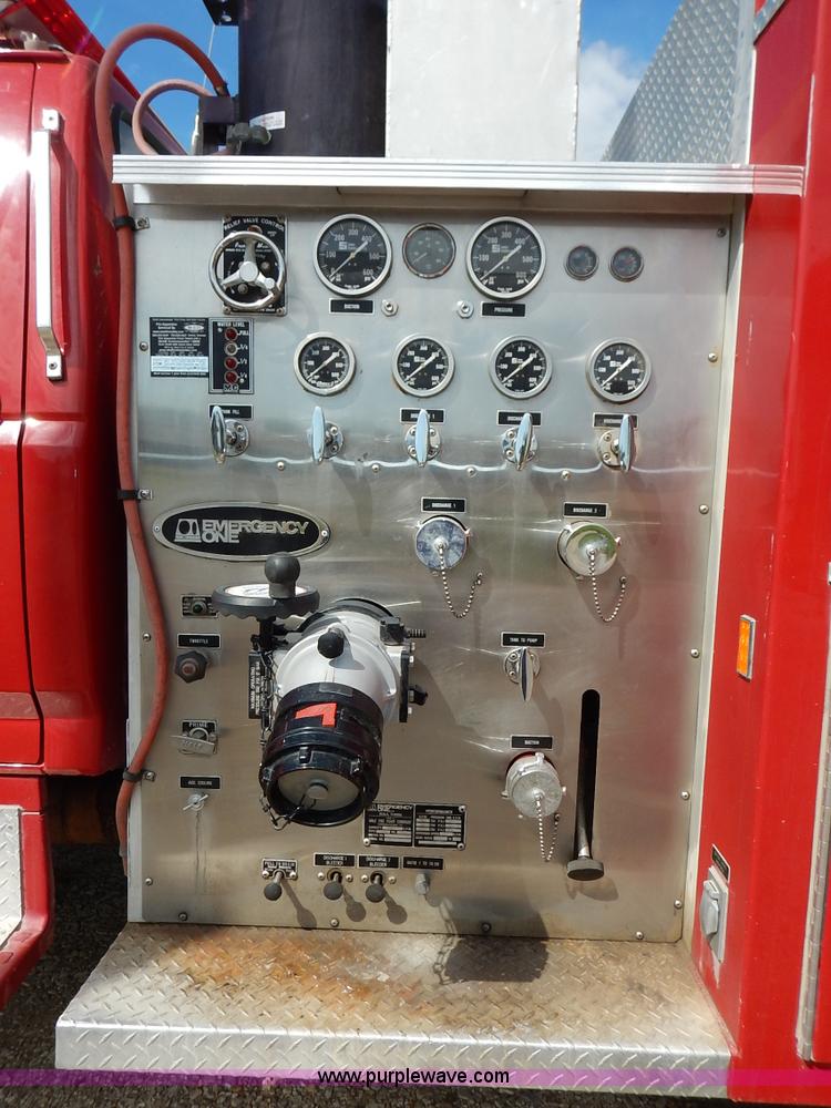 image for item J6439 1985 Ford F700 fire truck