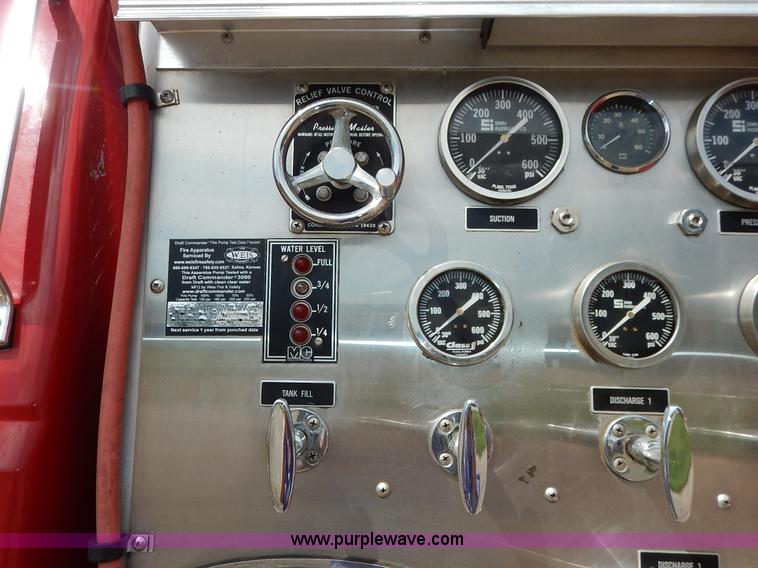 image for item J6439 1985 Ford F700 fire truck