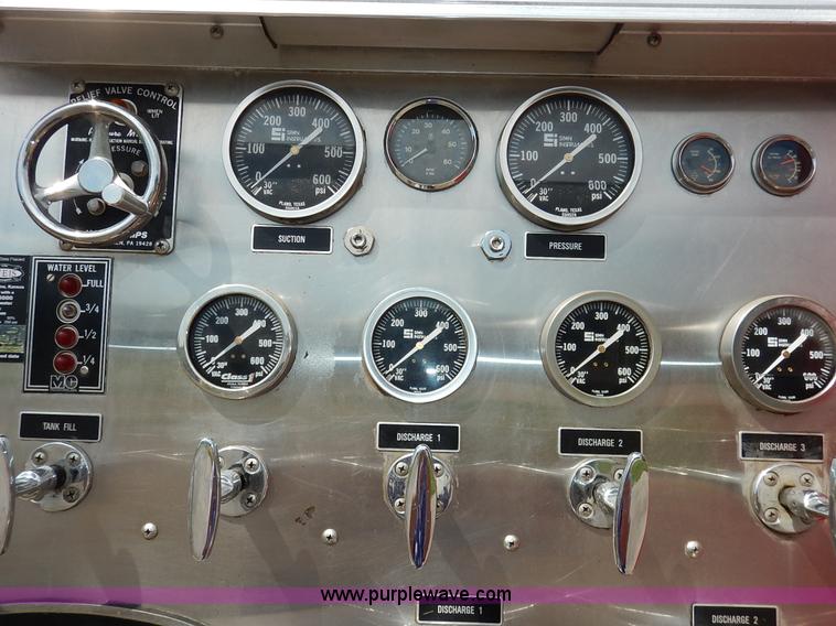 image for item J6439 1985 Ford F700 fire truck