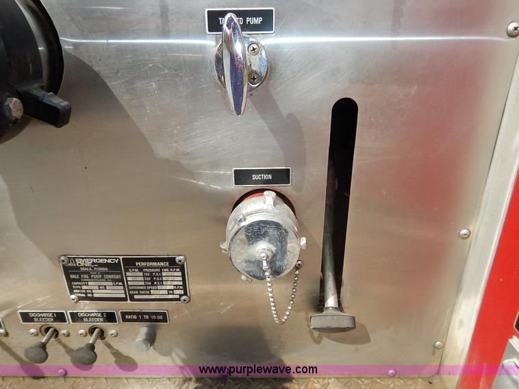 image for item J6439 1985 Ford F700 fire truck