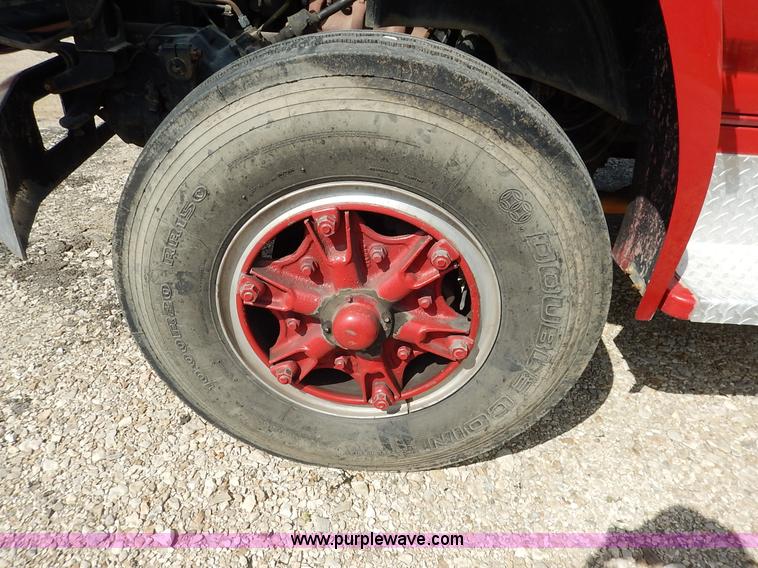 image for item J6439 1985 Ford F700 fire truck