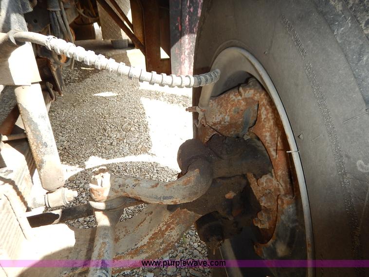 image for item J6439 1985 Ford F700 fire truck