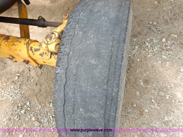 image for item J6455 1978 Ford 5600 Tiger Special tractor