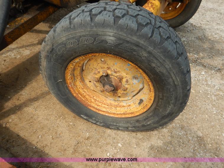 image for item J6455 1978 Ford 5600 Tiger Special tractor